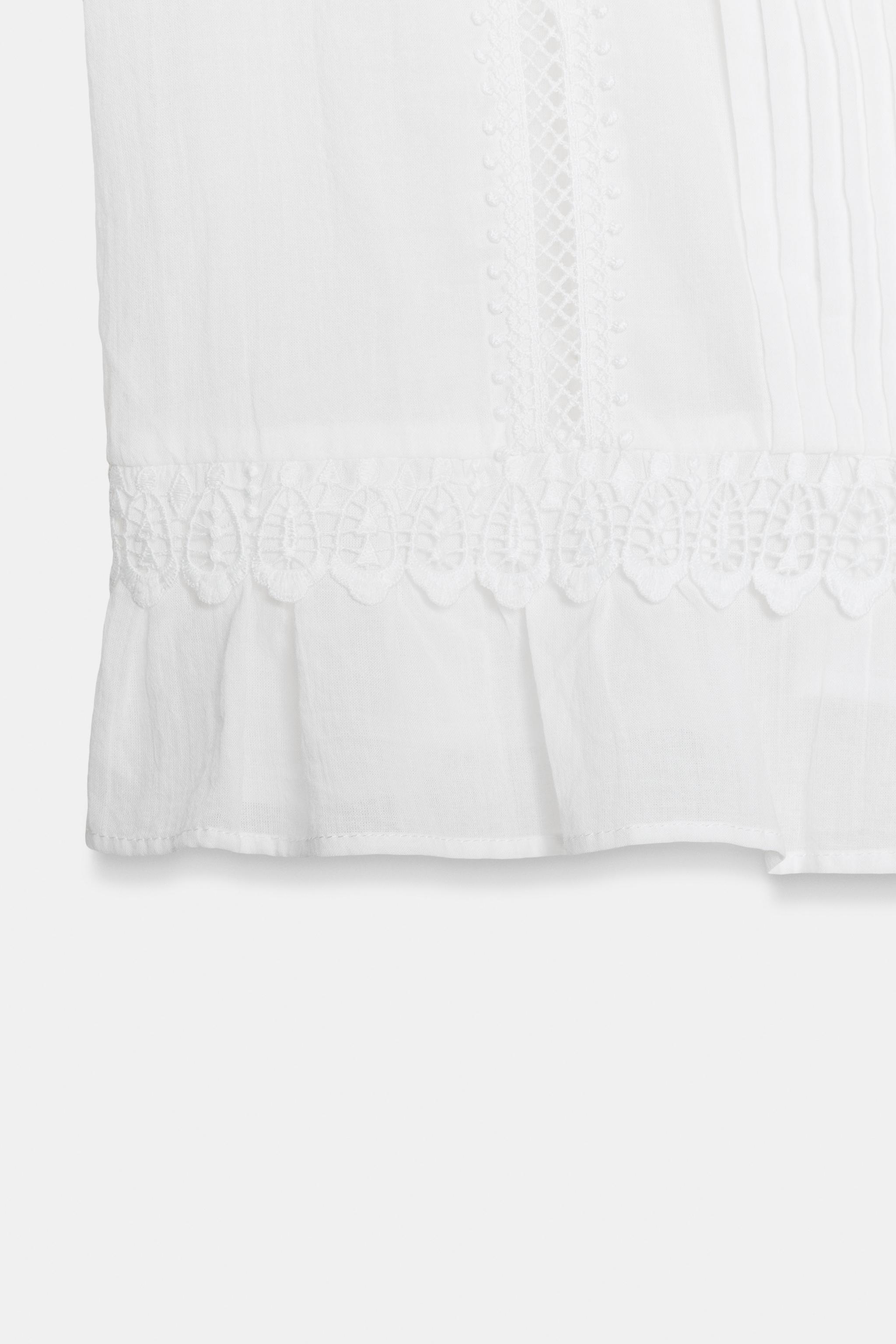 BLOUSE ENTRE-DEUX ET VOLANTS